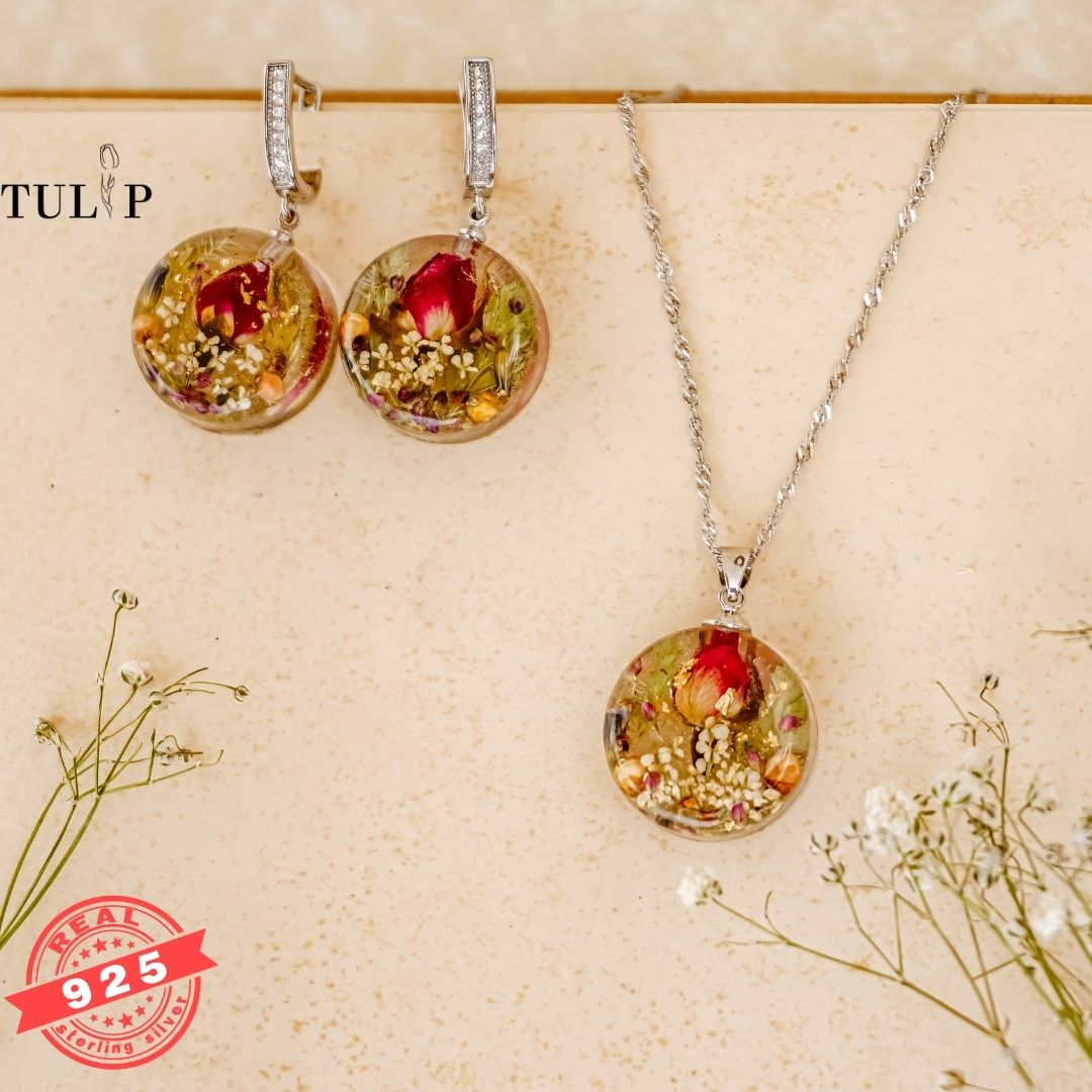 The Rose Elf - pendant